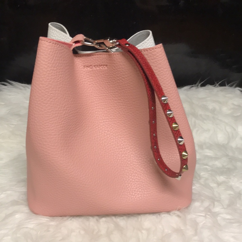 Find Kapoor Leather Bucket Bag🌹🌹🌹
